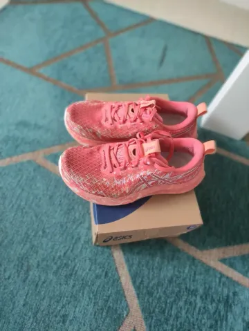 Used Asics Running Shoes bike — image 3 of 3