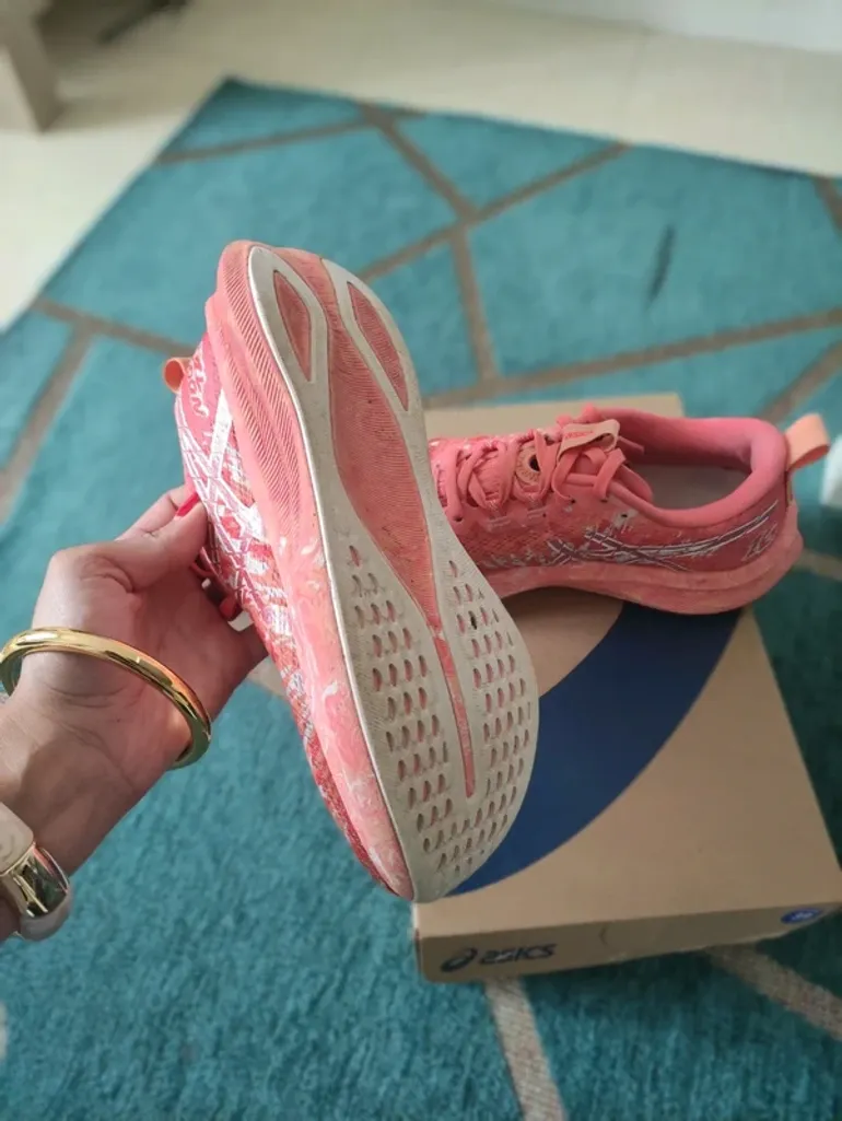 Used Asics Running Shoes bike — image 2 of 3