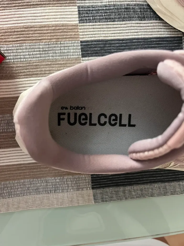 Used New Balance FuelCell Propel V4 bike — image 8 of 10