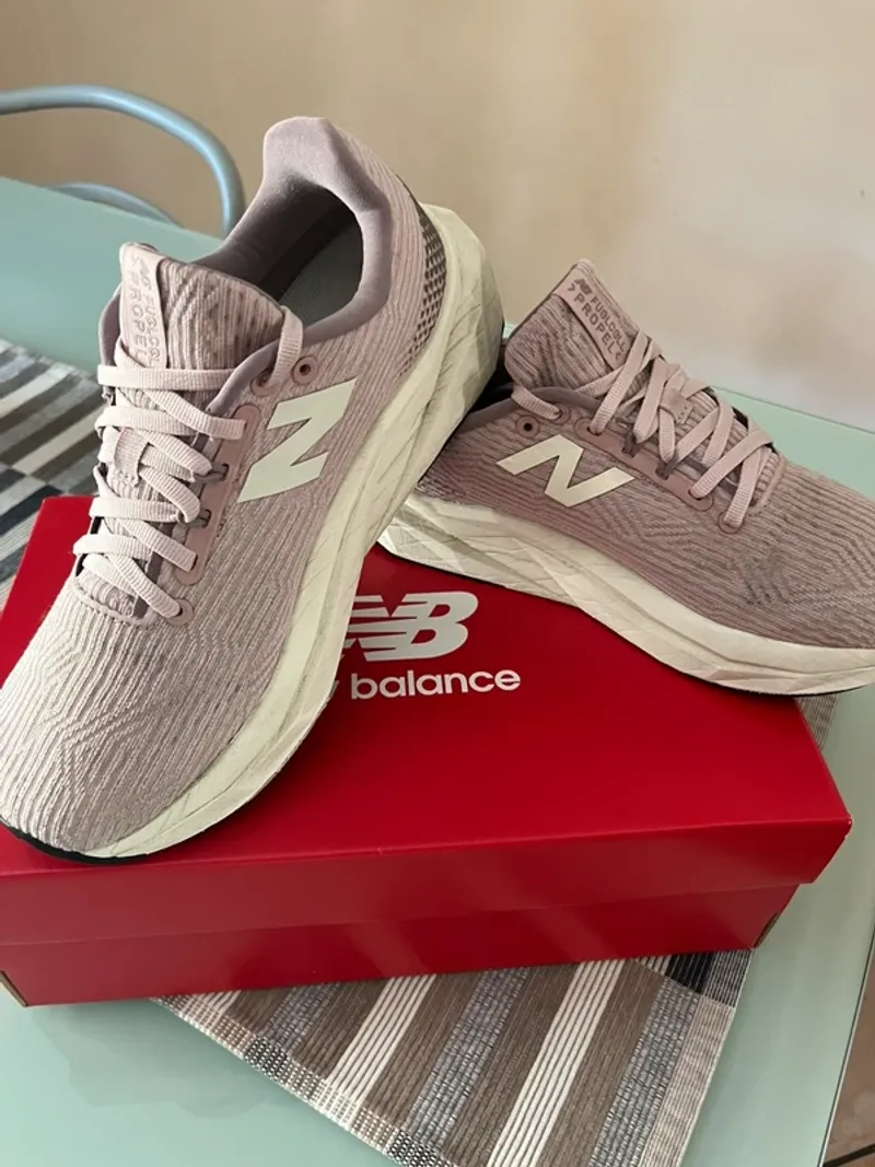 Used New Balance FuelCell Propel V4 Running Shoes