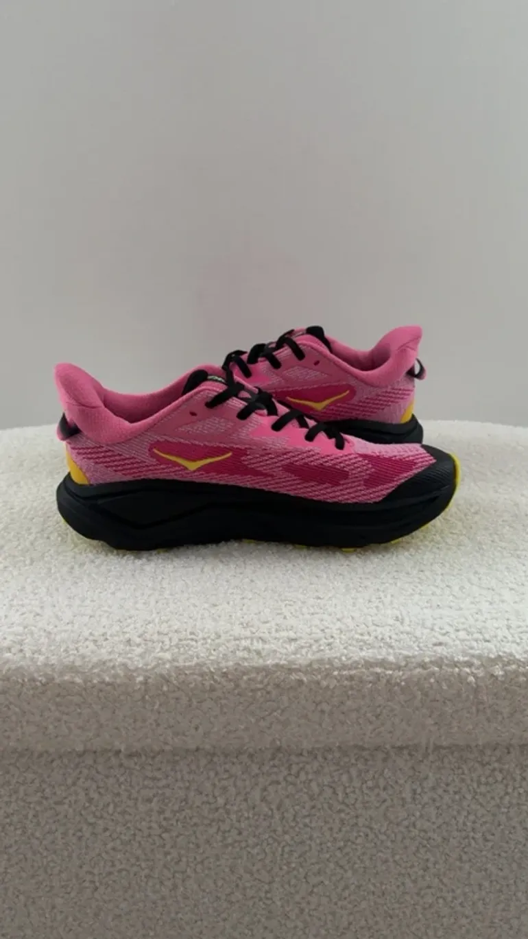 Used Hoka Challenger 8 bike — image 2 of 5