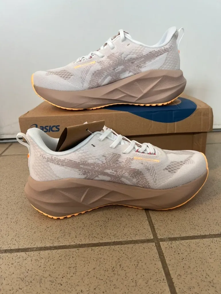 Used Asics Novablast 5 bike — image 2 of 7