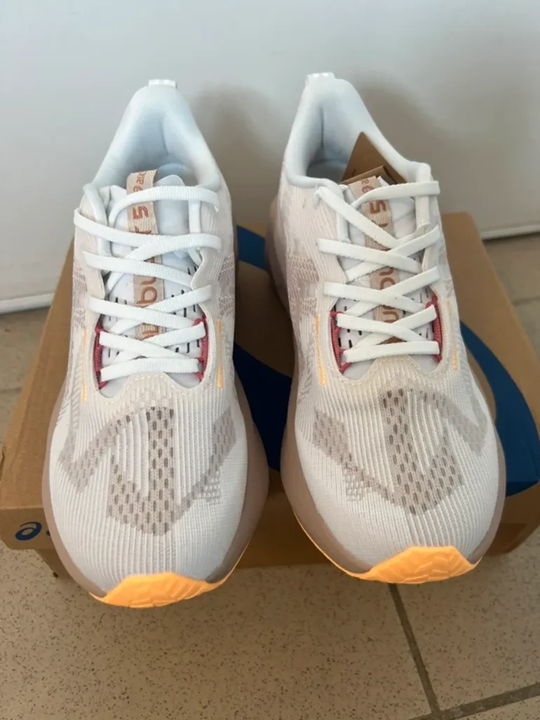 Used Asics Novablast 5 bike — image 4 of 7
