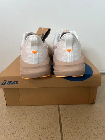 Used Asics Novablast 5 bike — image 3 of 7