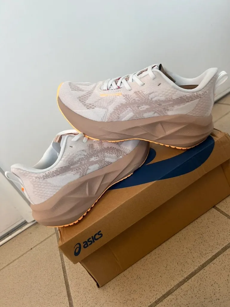 Used Asics Novablast 5 bike — image 6 of 7