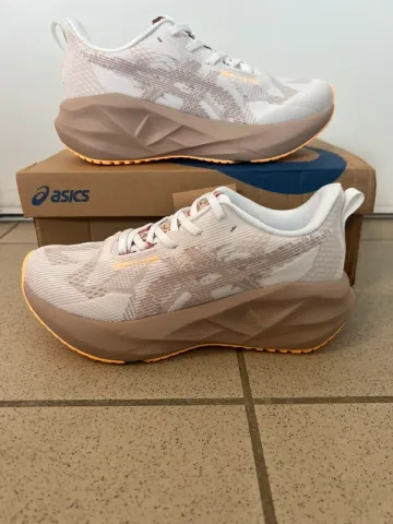 Used Asics Novablast 5 bike — image 1 of 7