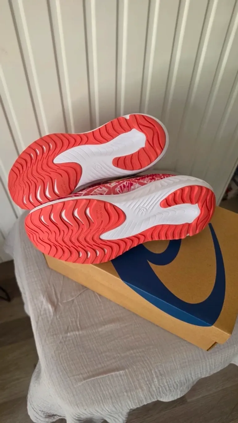 Used Asics Running Shoes bike — image 12 of 15