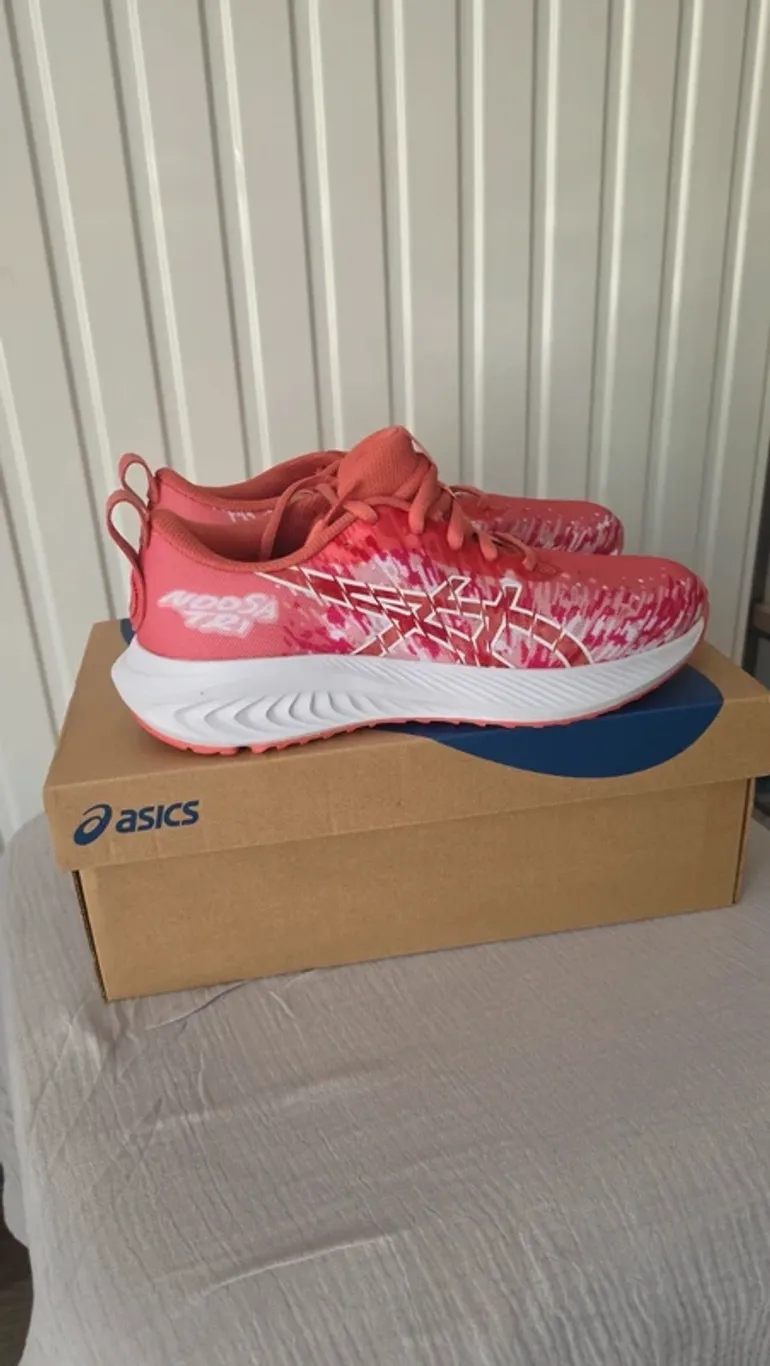 Used Asics Running Shoes bike — image 2 of 15