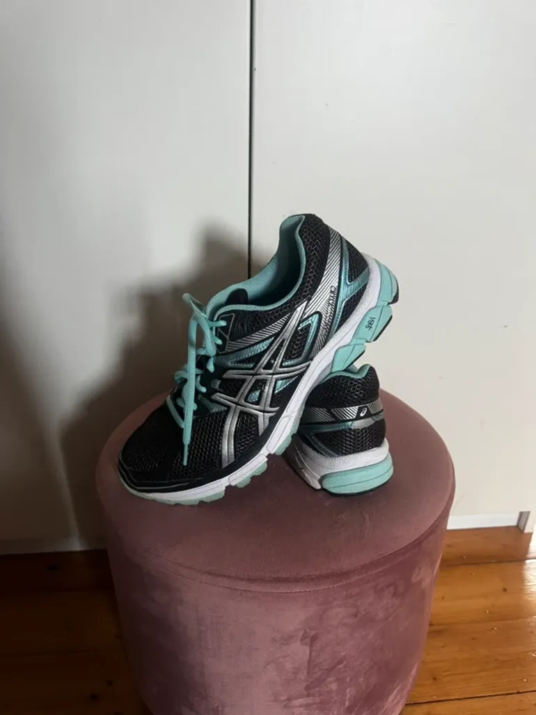 Used Asics Duomax bike — image 2 of 5