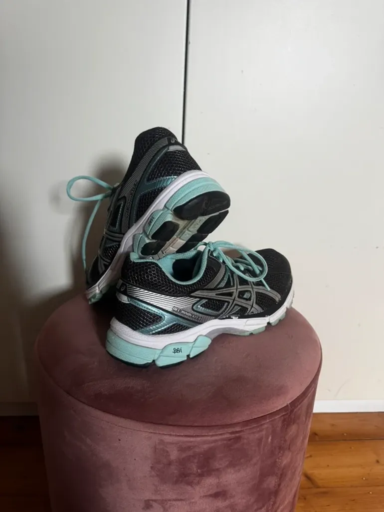Used Asics Duomax bike — image 3 of 5