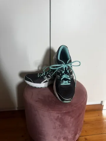 Used Asics Duomax bike — image 1 of 5