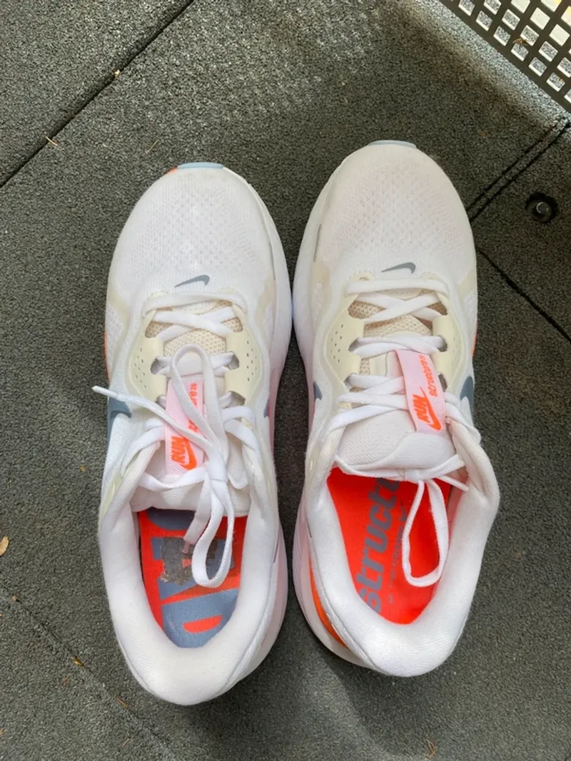 Nike Structure 26 2026 Running Shoes usato