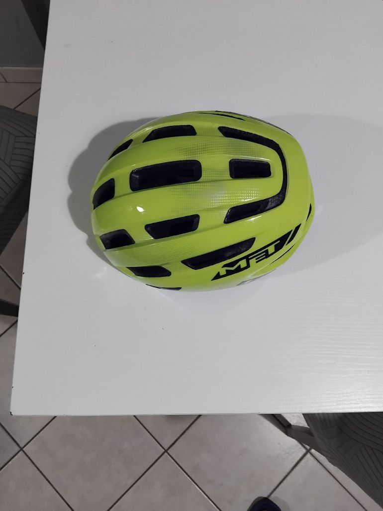 Used MET Helmet bike — image 9 of 9