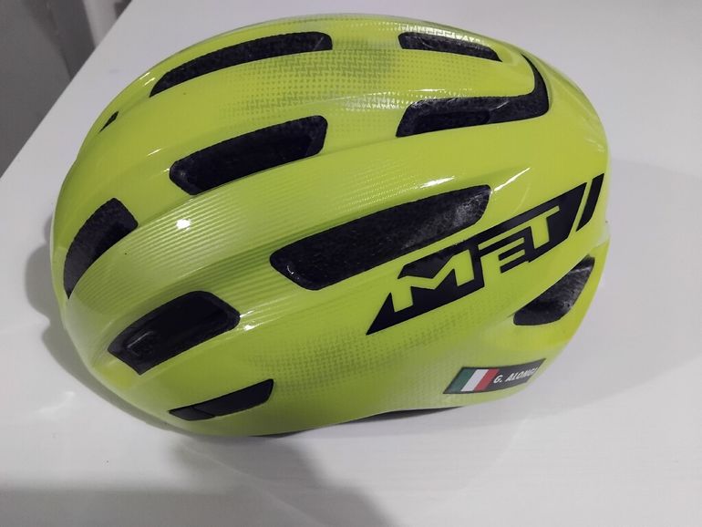 Used MET Helmet bike — image 8 of 9