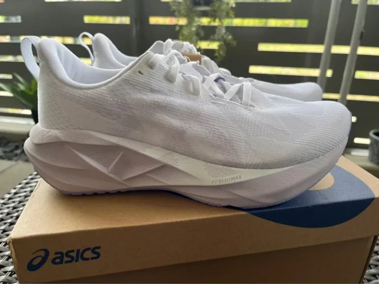 Použité Asics Novablast 5 bike — obrázek 3 z 7