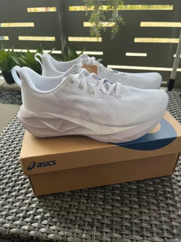 Použité Asics Novablast 5 bike — obrázek 2 z 7