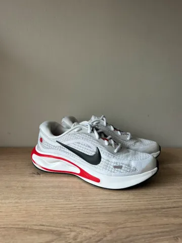 Used Nike Running Shoes bike — image 1 of 7