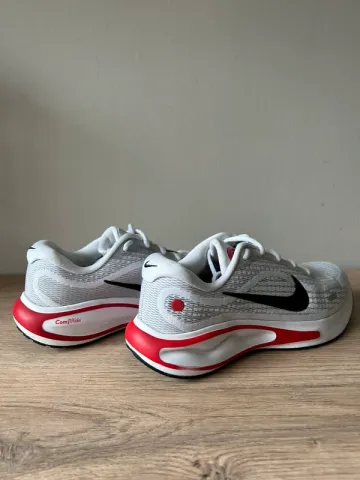 Used Nike Running Shoes bike — image 3 of 7