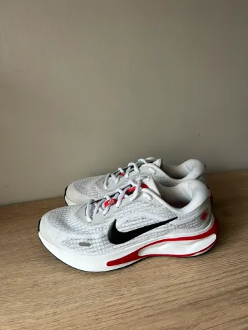 Used Nike Running Shoes bike — image 2 of 7
