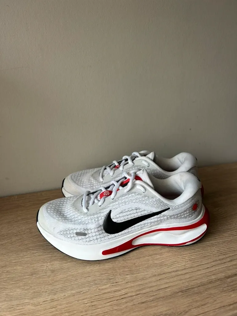 Used Nike Running Shoes bike — image 2 of 7