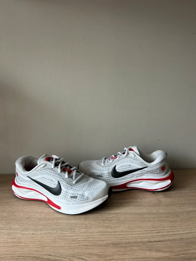 Used Nike Running Shoes bike — image 6 of 7