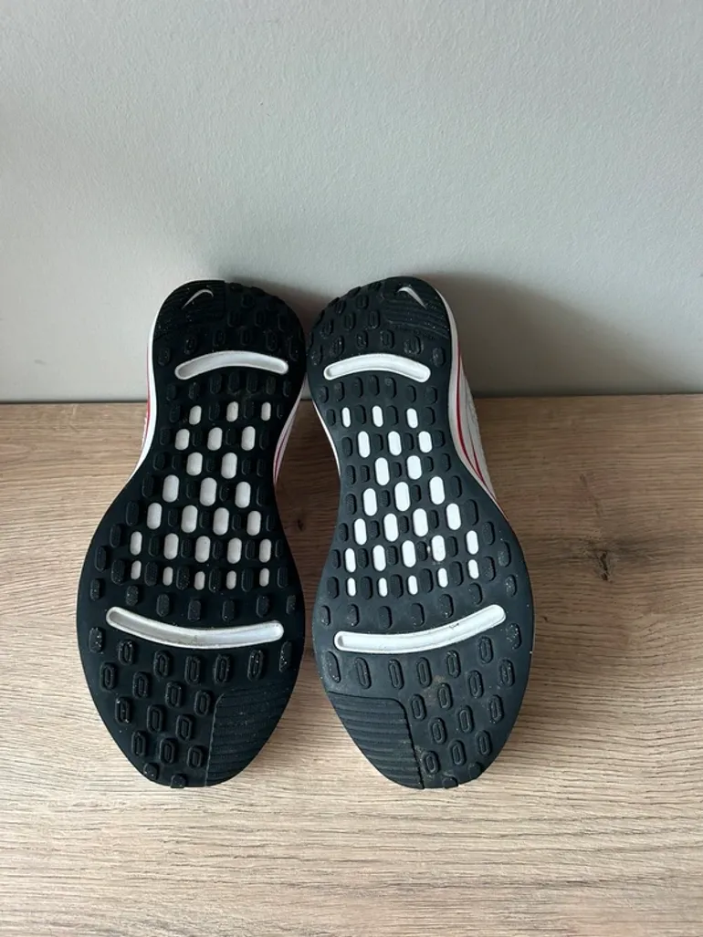 Used Nike Running Shoes bike — image 4 of 7