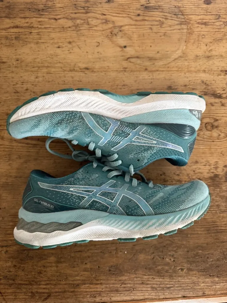 Used Asics Gel Nimbus 23 bike — image 2 of 6