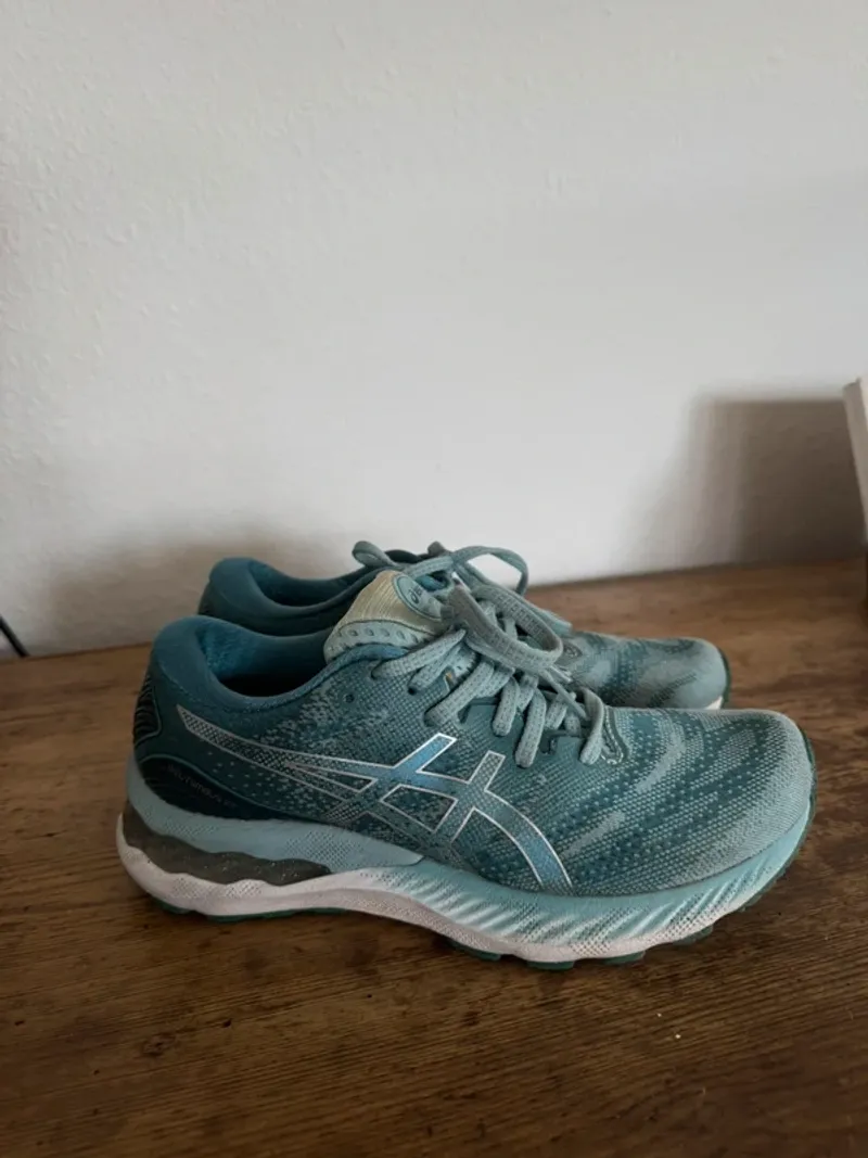 Used Asics Gel Nimbus 23 Running Shoes