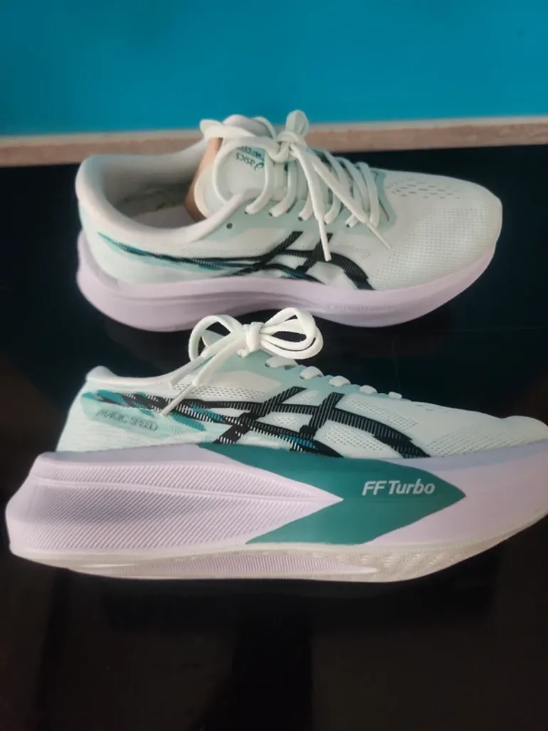 Used Asics Magic Speed 4 FF Turbo bike — image 1 of 5