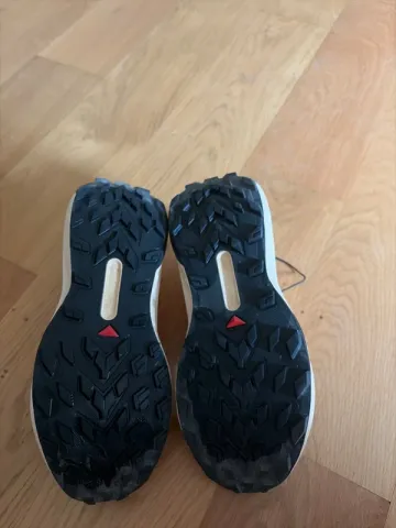 Used Salomon Sport Shoes Women bike — image 5 of 6