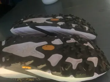 Tweedehands Hoka Trail bike — afbeelding 4 van 5