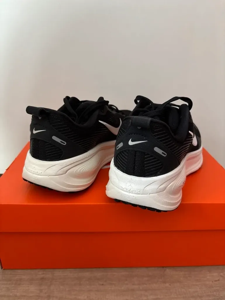 Käytetty Nike Vomero 18 bike — kuva 2 / 7