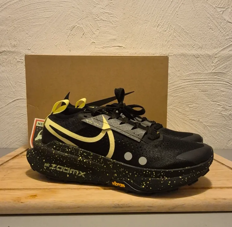 Used 100% Nike ZoomX Zegama Trail 2 bike — image 3 of 9