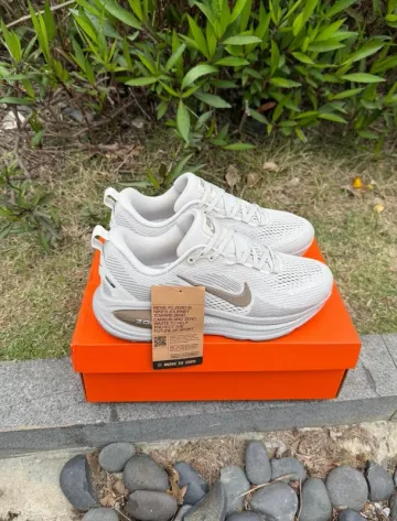 Used Nike Vomero 18 bike — image 3 of 8