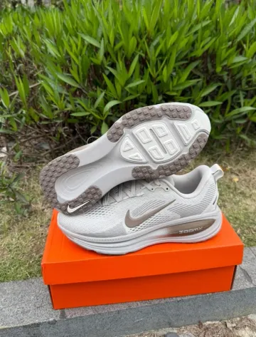 Used Nike Vomero 18 bike — image 5 of 8