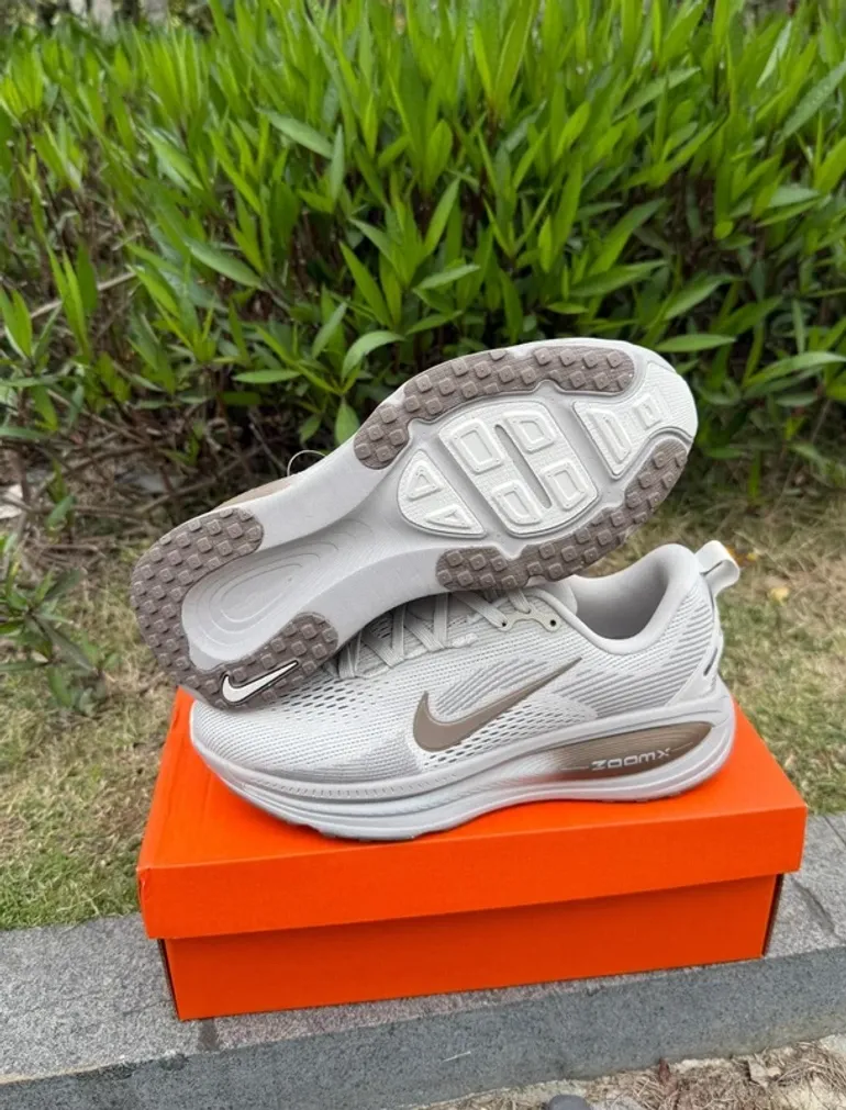 Used Nike Vomero 18 bike — image 5 of 8
