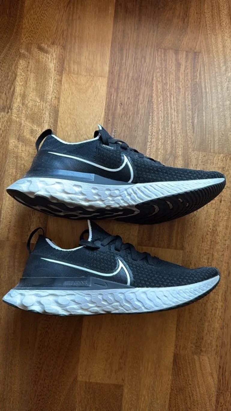 Used Nike Epic React Flyknit 2 bike — image 2 of 3