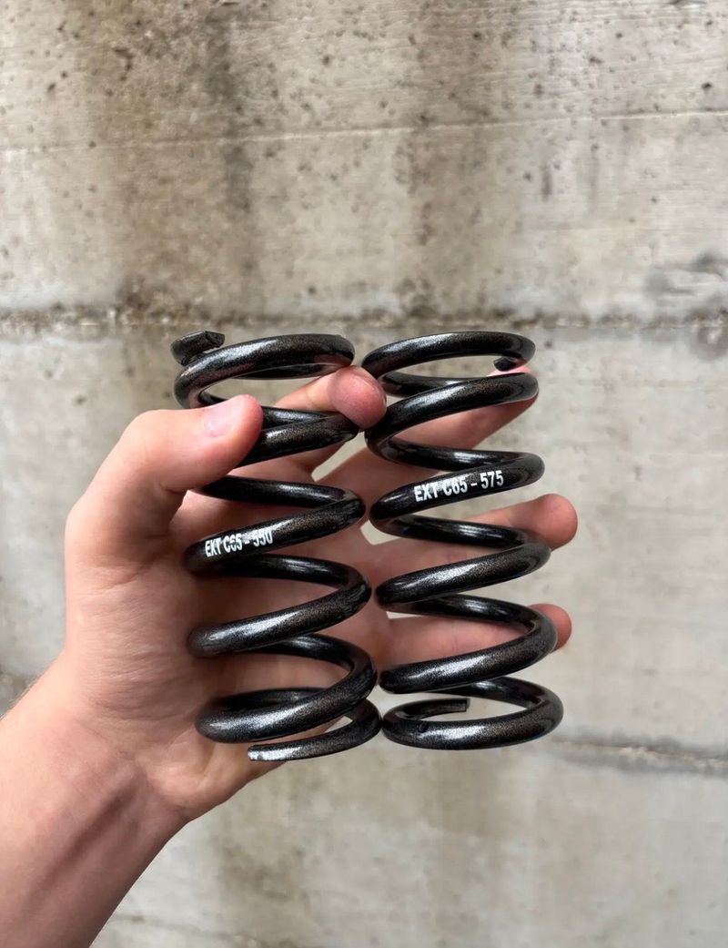 Używany Ext Springs 2025 Rear Suspension