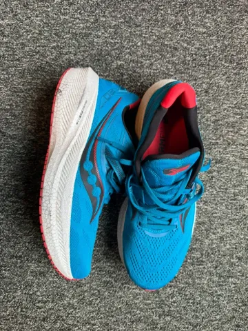Used Saucony Running Shoes bike — image 1 of 4