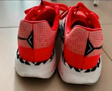 Used Nike Running Shoes bike — image 2 of 7