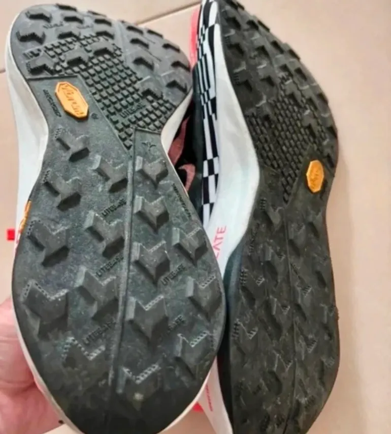 Used Nike Running Shoes bike — image 6 of 7