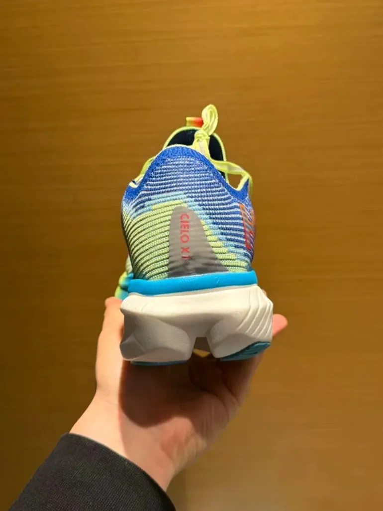 Used Hoka Running Shoes bike — image 5 of 7