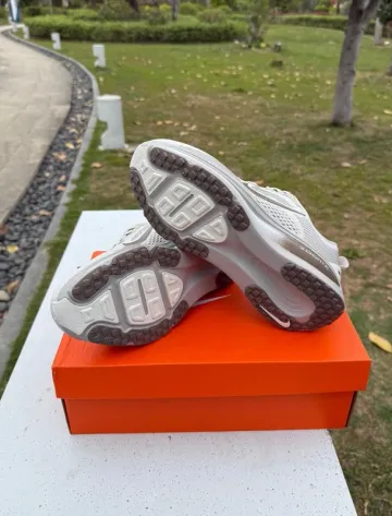 Used Nike Vomero 18 bike — image 5 of 8
