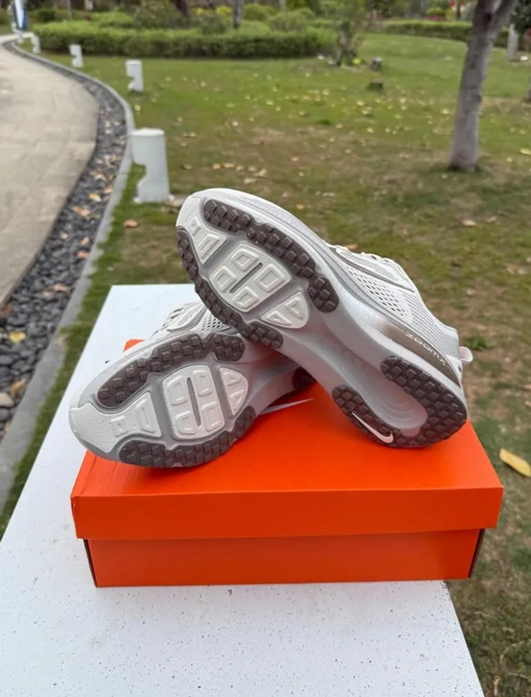 Used Nike Vomero 18 bike — image 5 of 8
