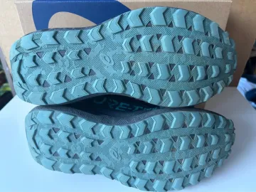 Used Asics Gel Sonoma 8 Gore-Tex bike — image 3 of 7