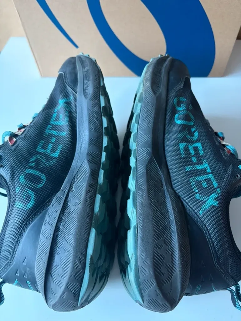 Used Asics Gel Sonoma 8 Gore-Tex bike — image 5 of 7