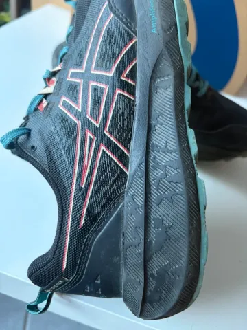 Used Asics Gel Sonoma 8 Gore-Tex bike — image 4 of 7