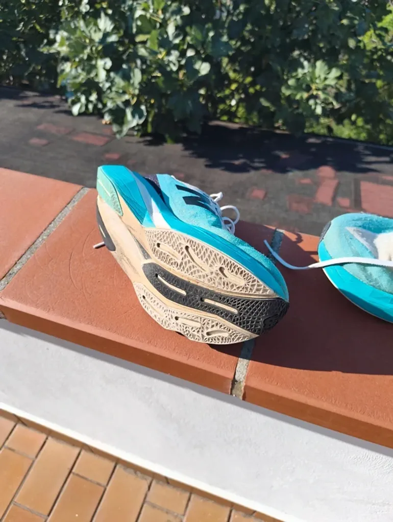 Used New Balance SC Elite FuelCell Supercomp bike — image 4 of 6