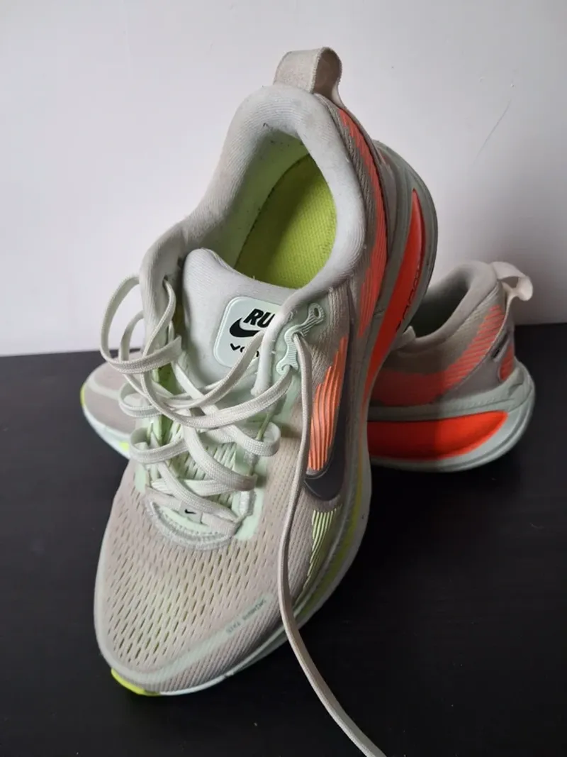 Gebrauchtes Nike Vomero 18 Running Shoes