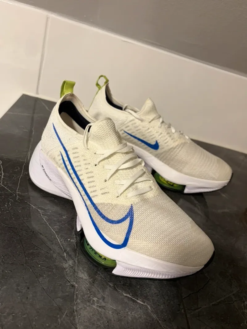 Brugt White Nike Air Zoom Tempo NEXT% Flyknit Running Shoes